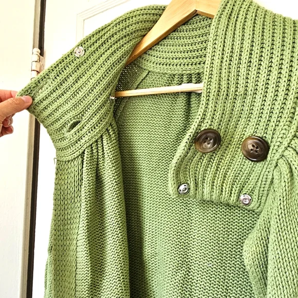 Old Navy 2 button shawl (M) - Picture 9 of 9